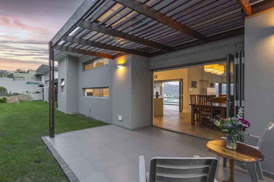 4 Bedroom Property for Sale in Dennegeur Western Cape